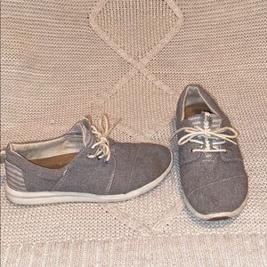 Gray with white detailing Toms tennis shoes